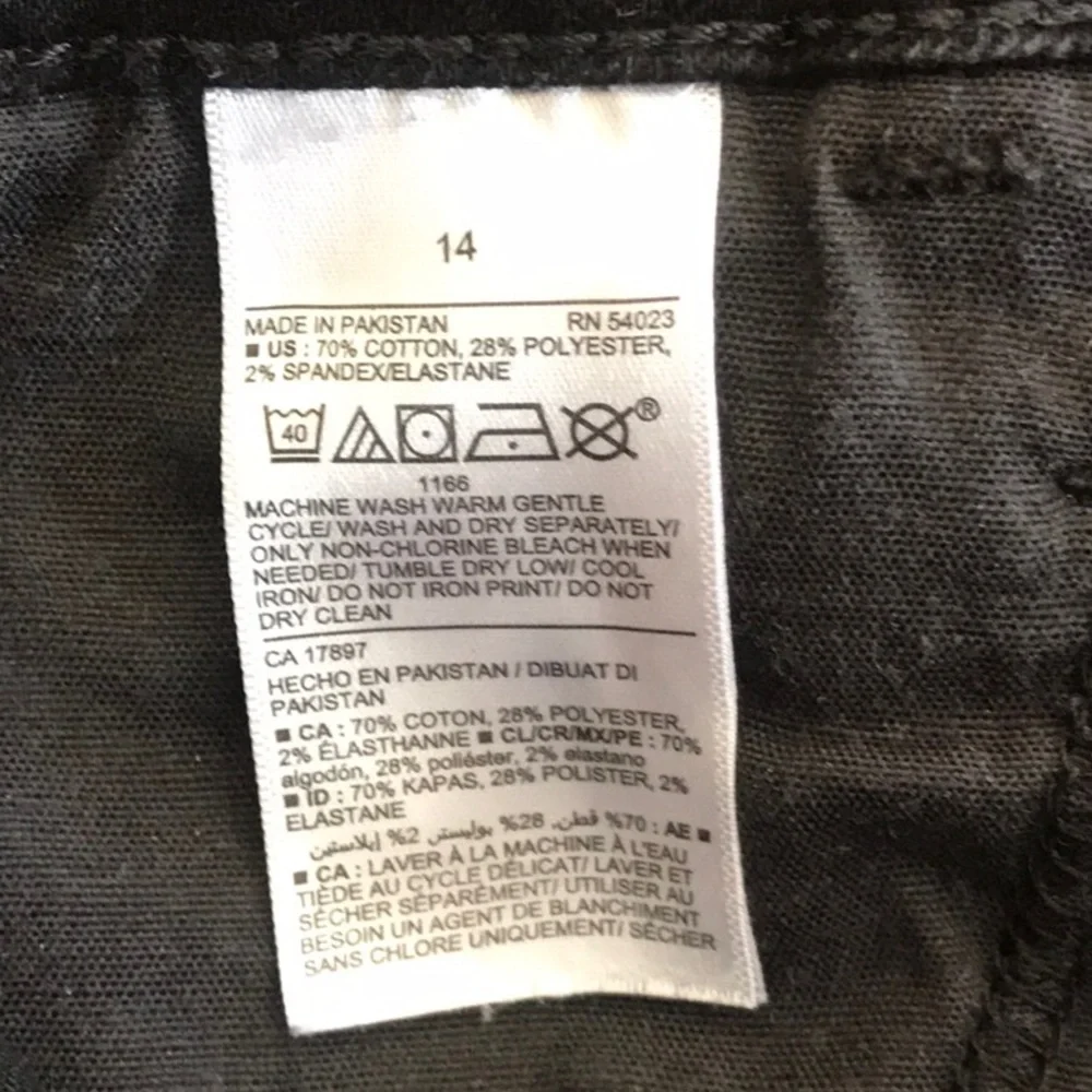 Old Navy Mid-Rise Skinny Jeans - Picture 8 of 8